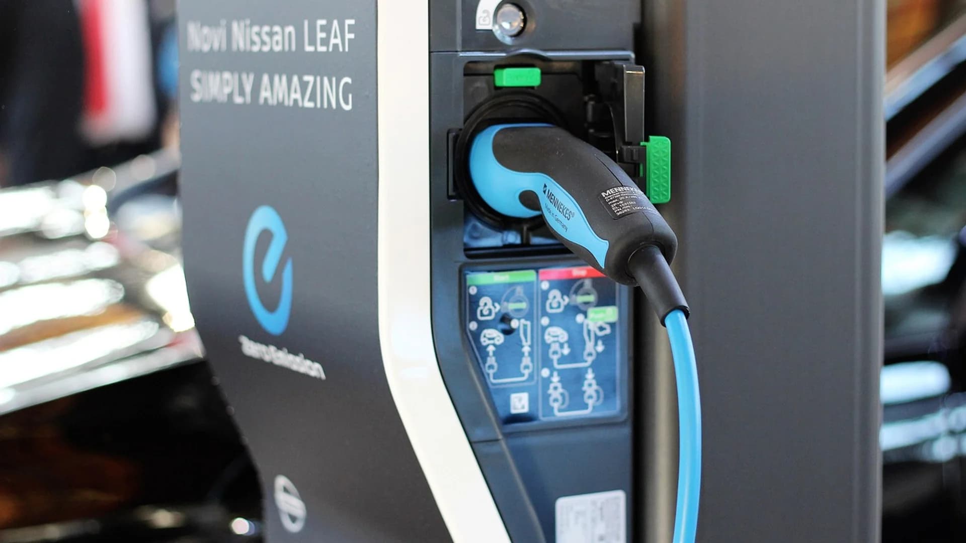 charging station, nissan leaf charging, auto show zagreb 2018, modern technology, electric power, zelo emission, electrical, public show, charging station, charging station, charging station, charging station, charging station