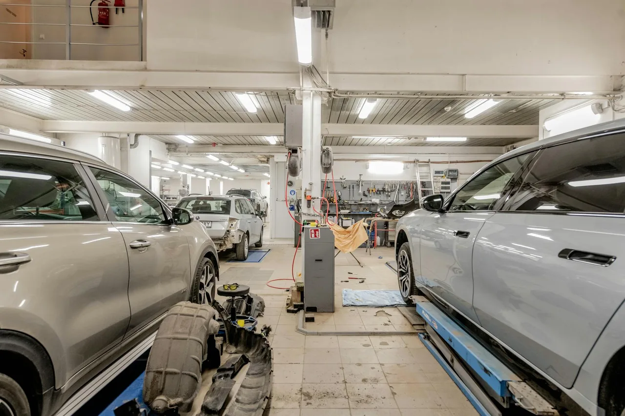 Automotive service workshop representing Chery's 7-year unlimited kilometre warranty and dealership service capabilities in Canada