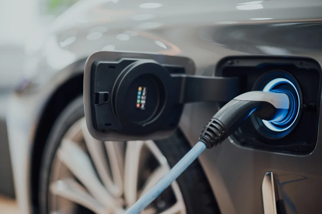 Electric vehicle parked against a Canadian mountain backdrop illustrating cold-weather battery performance and range